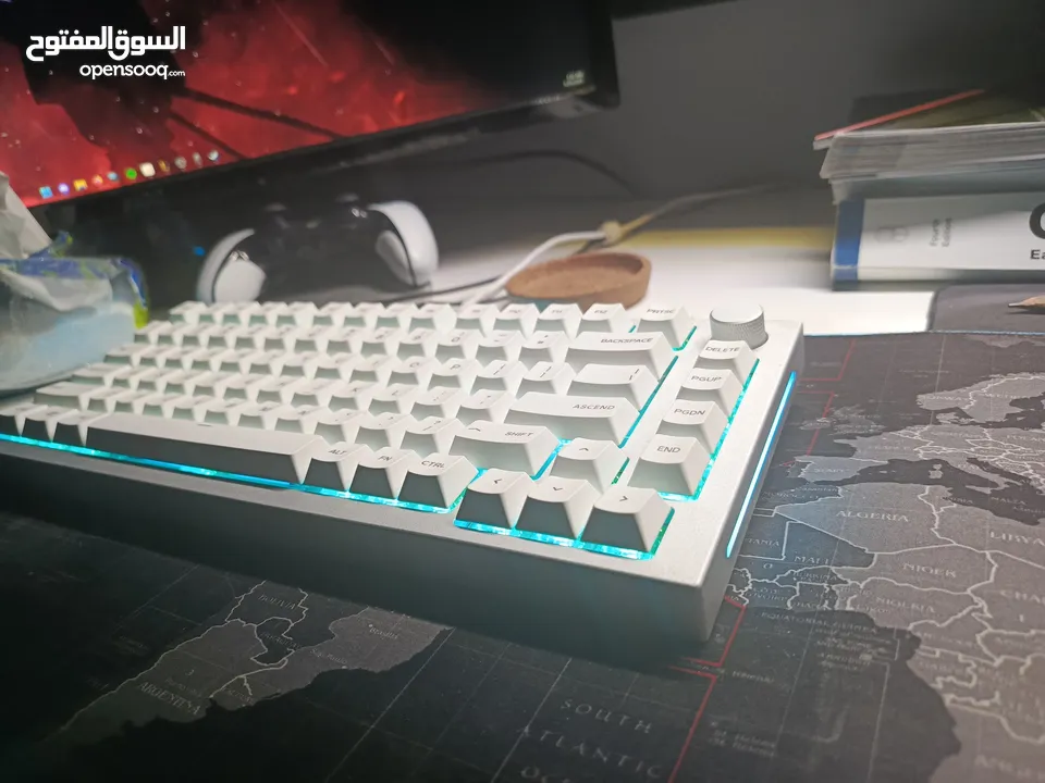 Glorious GMMK pro white Mechanical Gaming keyboard Kiwi switches