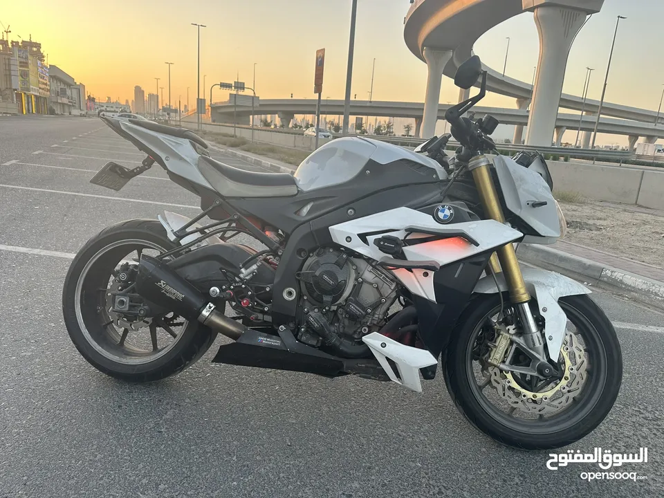 BMW S1000R 2016 – High-Performance Naked Bike with Premium Upgrades