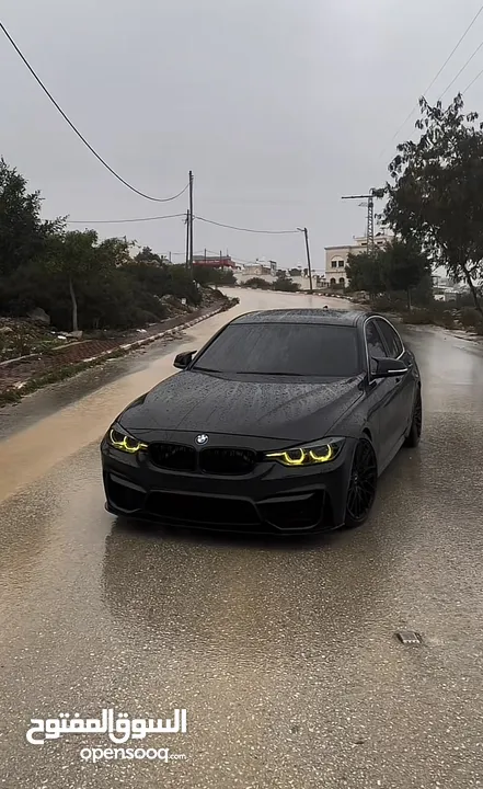 BMW 330i سيارة