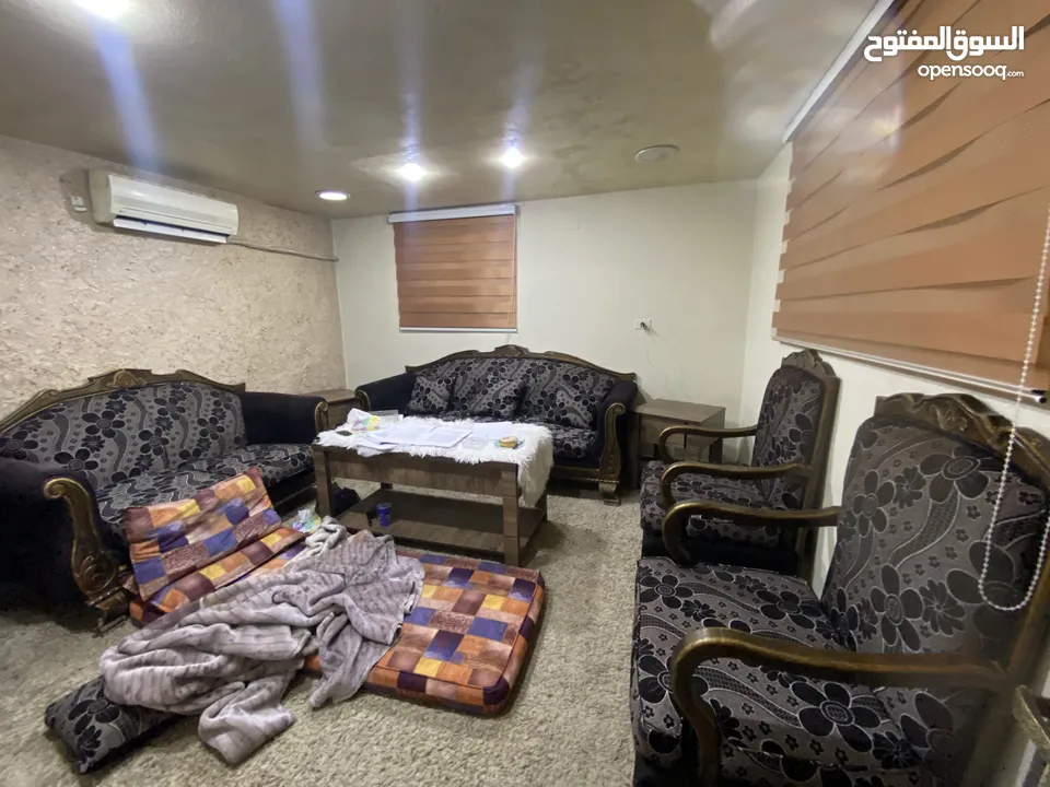 طقم كنب زان للبيع بداعي السفر بسعر مغري