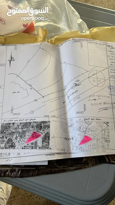فرصه استثمارية  ارض على شارعين عليها. مبنى  224م2 ورخصه لبناء خمس طوابق