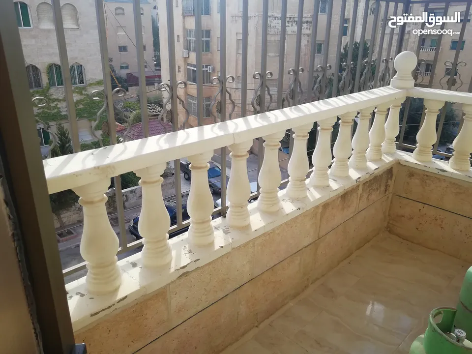 شقة جنوبية غربية للبيع شبه جديدة في طبربور -طارق شارع رطب قلبك