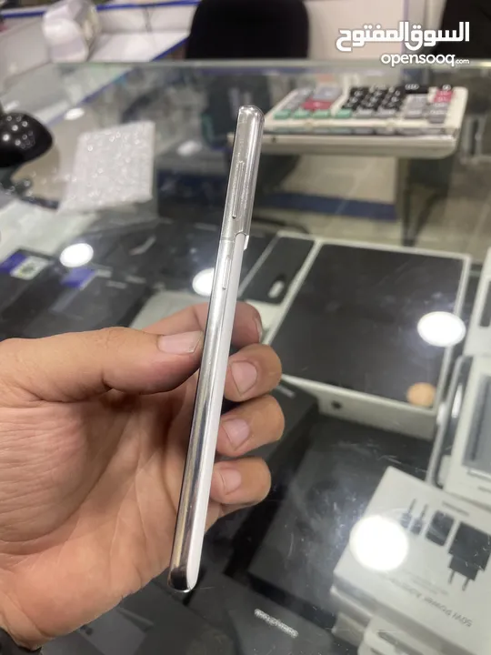 Samsung S21 شرق الاوسط بحالة ممتازة