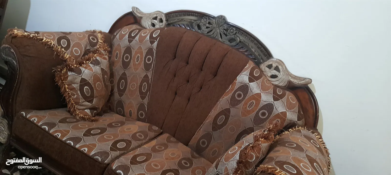 كنب+بوفيه لون بني مستعمل بحاله الجديد   للبيع بسعر 150