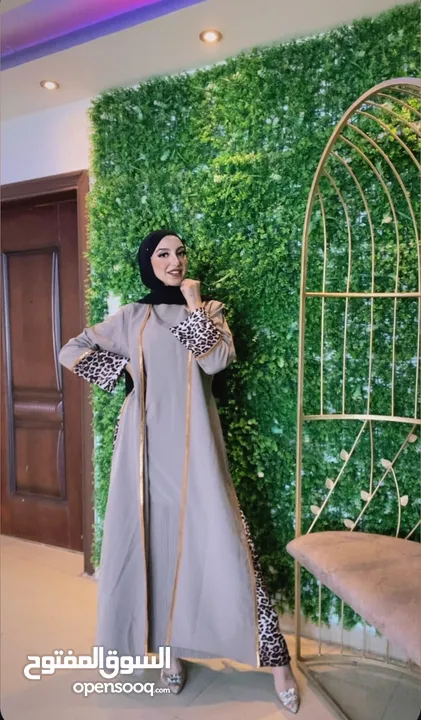 اي عباية أو فستان جينز