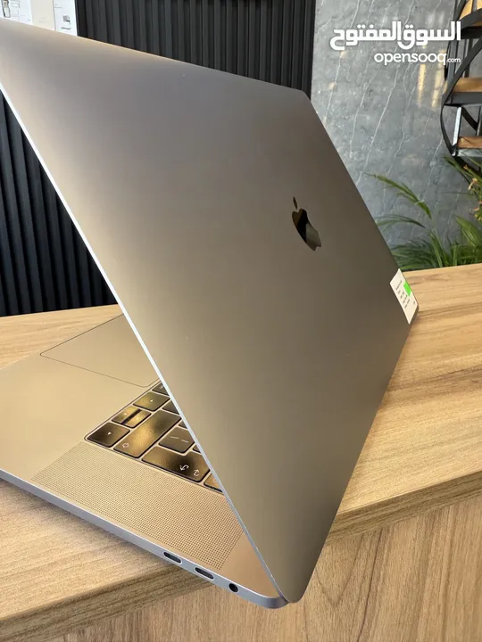MacBook Pro 15.6”  موديل 2019 معالج i9  رام 16GB