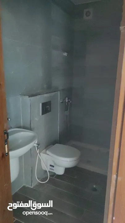 شقه مميزة جديدة غير مفروش للايجار عين مصباح قرب العفاف مول قريبه من وسط البلد