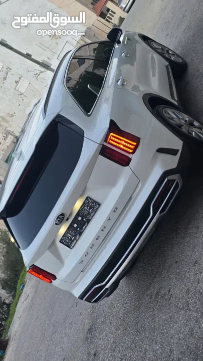 كيا سورنتو  فل الفل ما عدا فتحه الجب بصلاه ع النبي بالكرتونه