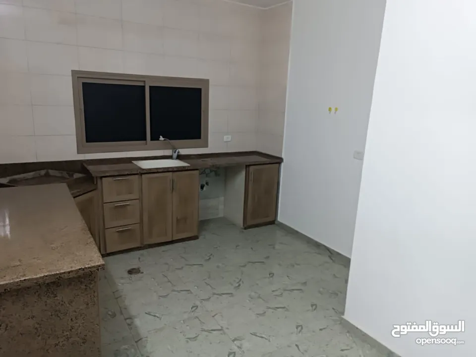 شقة مساحتها 120 متر طابق اول بناء جديد