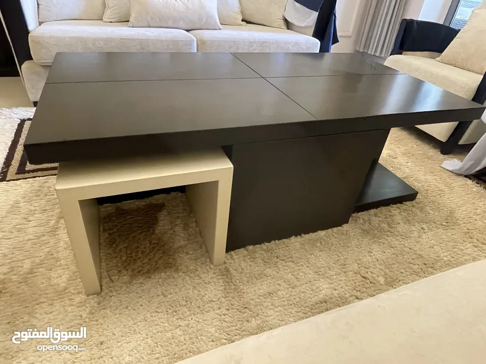 كنب زاوية امريكي بحالة جيدة جداً مع طاولة وسط ممتازة
