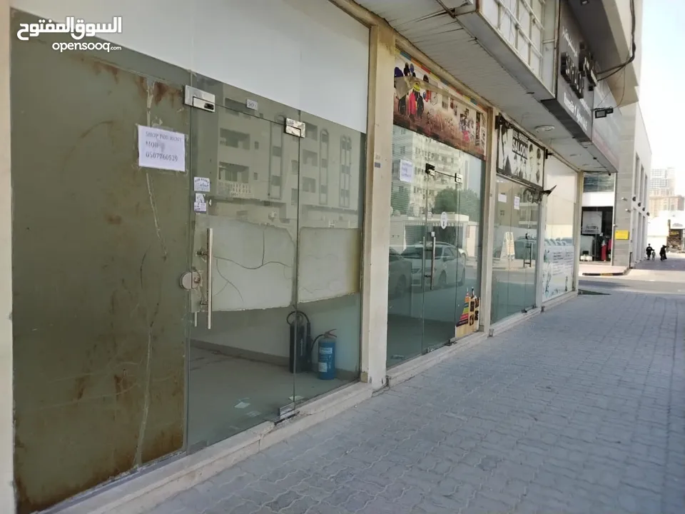 محل تجاري للايجار في عجمان منطقه الرميله دورين ميزانين Shop for rent in Ajman romila