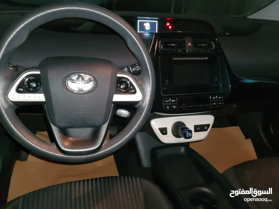 تويوتا بريوس 2016 ( فحص كامل + توب نظافة ) للبيع  Toyota Prius "بسعر مغري"