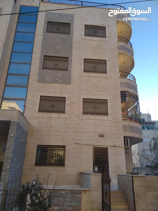 شقة ط2 شفا بدران 180 م  قرب مسجد زينب الحمايدة   قرب مطعم الكلحة ودوار التطبيقية     عمرها 10 سنوات