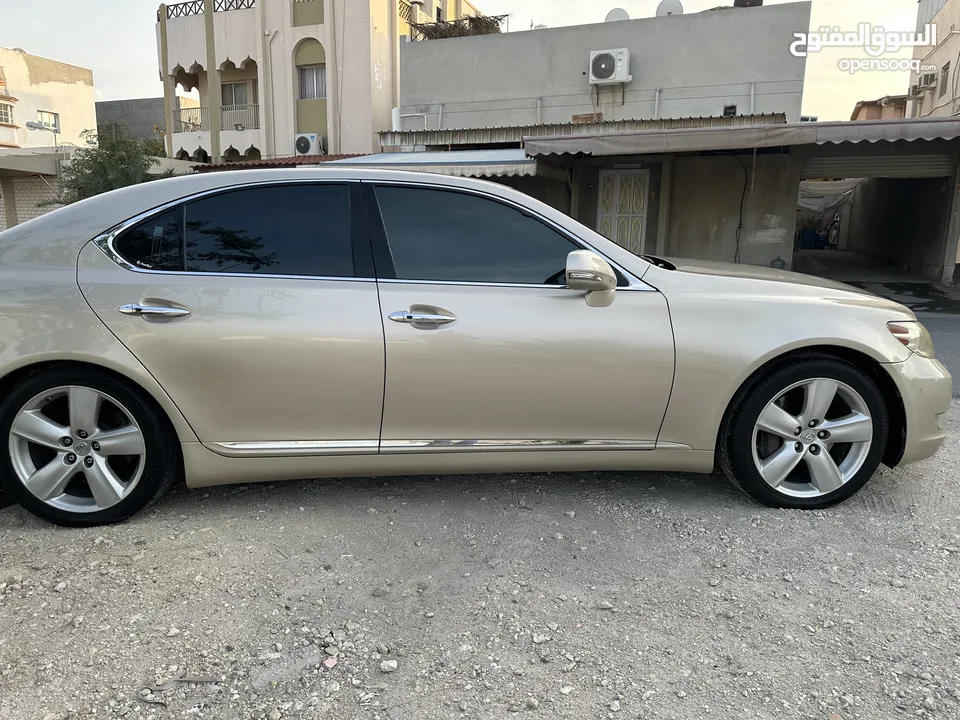 للبيع Ls460 وكالة البحرين موديل 2010