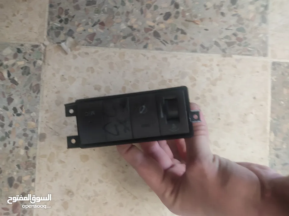 قطع مستعمله و اكسسوارات مختلفة للسيارات
