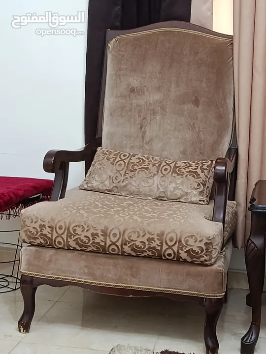 غرفه ضيوف جديده بحالة الوكاله و مميزه ...  لون رائع و خشب ثقيل  .... بسعر لقطه