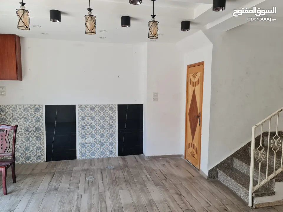 محل تجاري جاهز للايجار بالقرب من وسط البلد في مدينة الخليل مع واجهة على الشارع الرئيسي