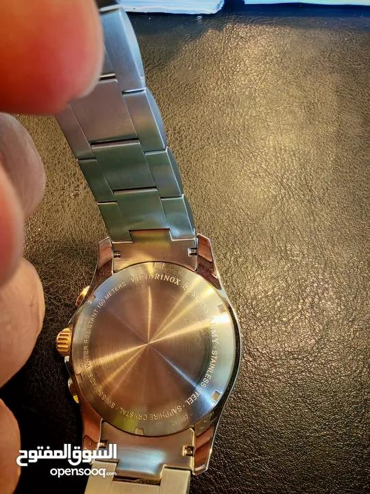 ساعه victorinox بحاله الوكاله xl