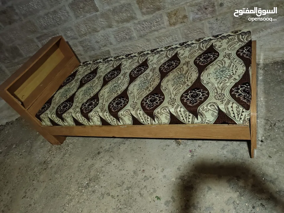 سرير للبيع