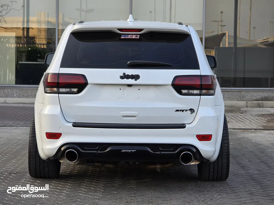 JEEP GRAND CHEROKEE SRT V8 2015 GCC ORGINAL PAINT // ACCIDENT FREE // PERFECT CONDITION