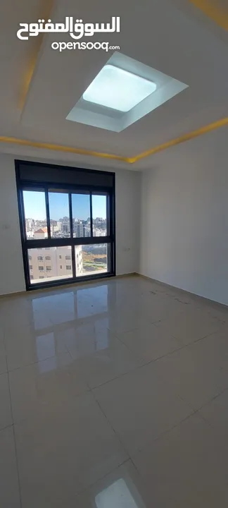 شقه للبيع 180متر في منطقه الريحان