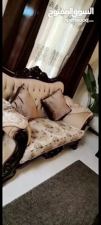طقم مستعمل جديد بسعر مغري جداا مع طاولة سفرة وطاولات الطقم بفرصة بتجنن وطقم ثقيلل