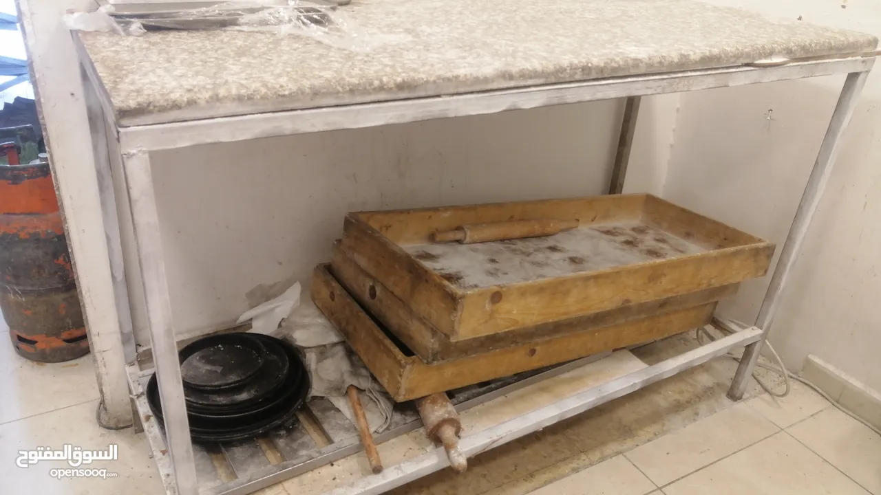 معدات محل معجنات وبيتزا للبيع