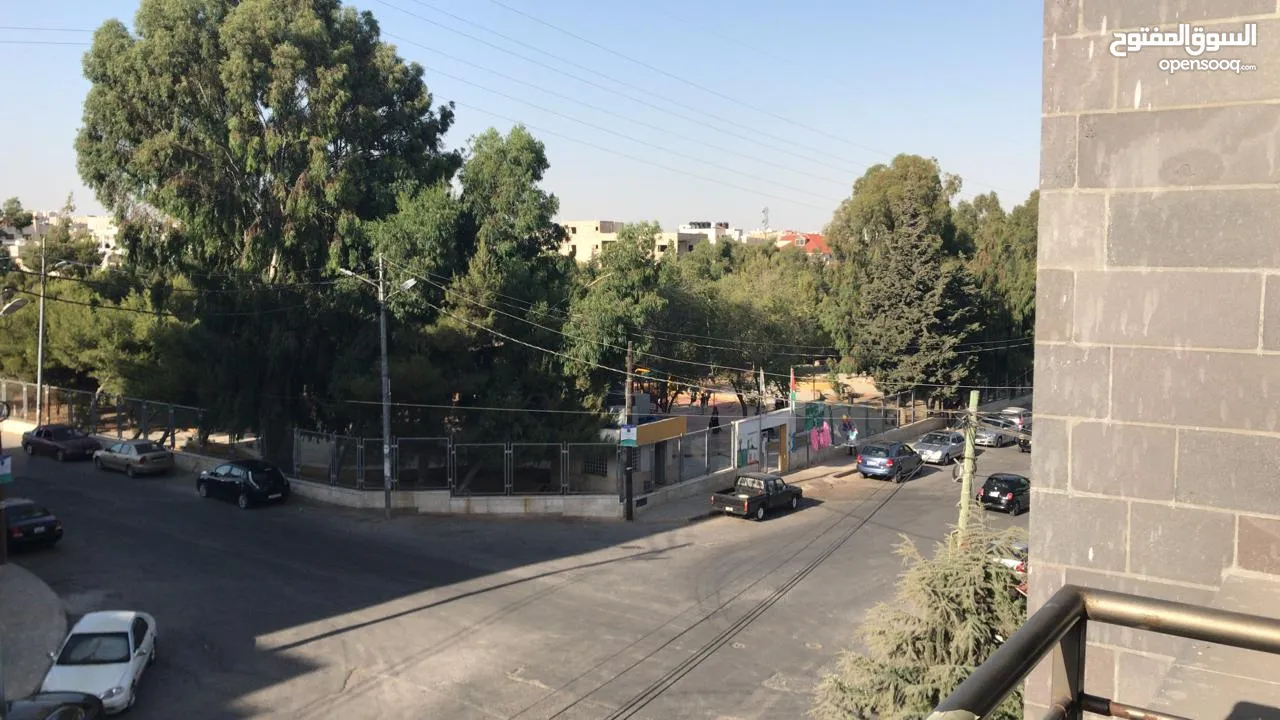 شقة مميزة للايجار في اجمل موقع بمنطقة الجندويل- مقابل حديقة الوحدة