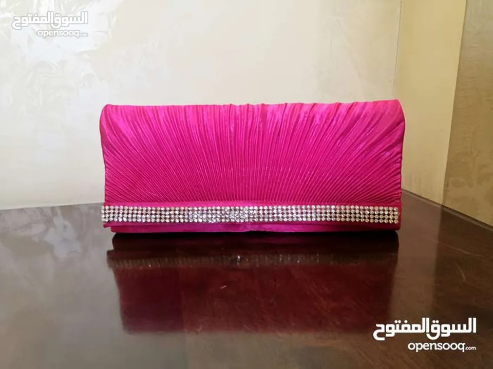 بازااااار الدينااااار اي قطعه بدينار واحد فقططط