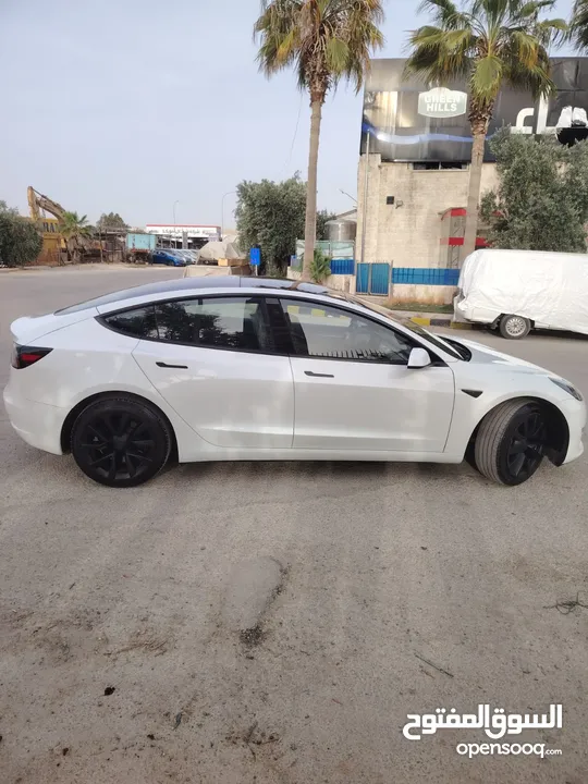 تيسلا مودل 3 ....(2023)ستاندر بلسس لون ابيض للبيع