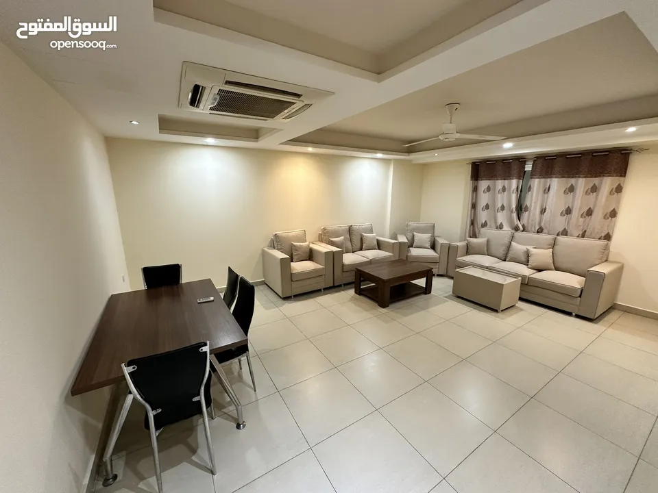 يوجد لدينا (غرف -شقق) للإيجار الشهري فقط مفروش وغير مفروش  have ( rooms-flat) for monthly rent only