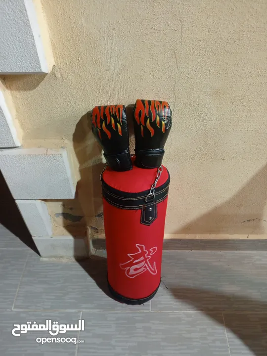 كيس بوكسنق مع قفازات