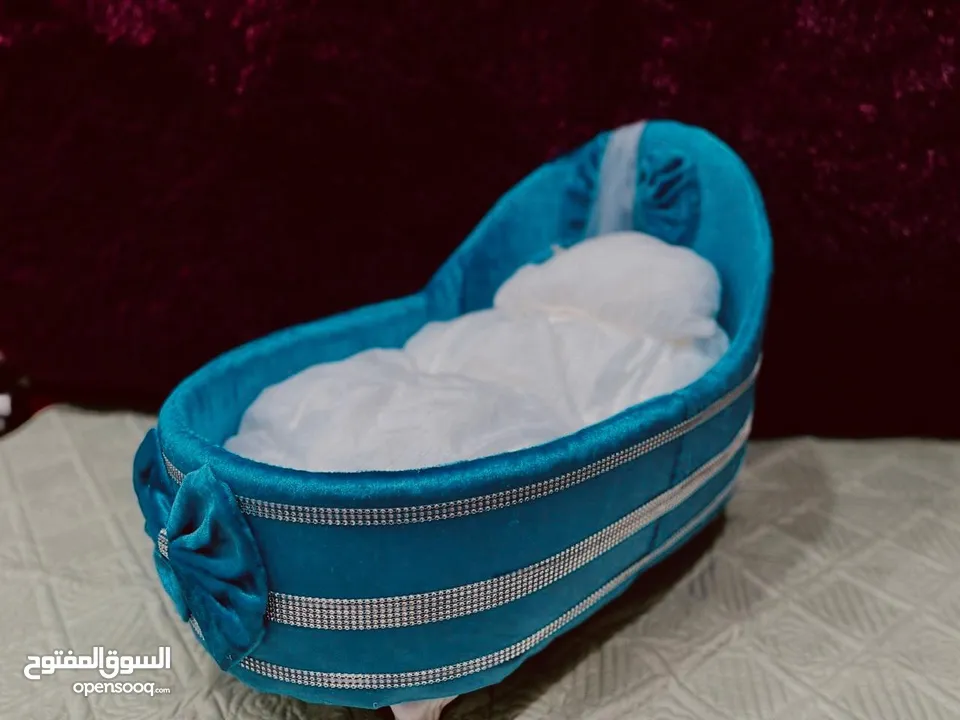تخت بيبي كامل مع ناموسية بأجدد وأقوى واحلى الألوان واقل الاسعار..