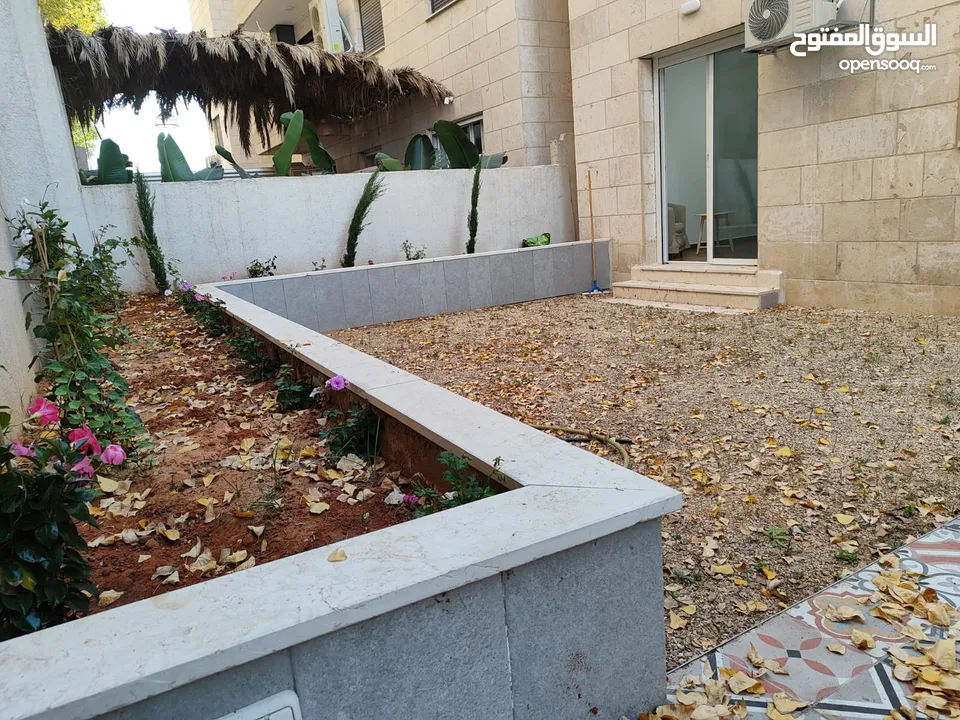 شقة جديدة مفروشة مع حديقة خاصة للإيجار – عين منجد  شارع إسكان المهندسين