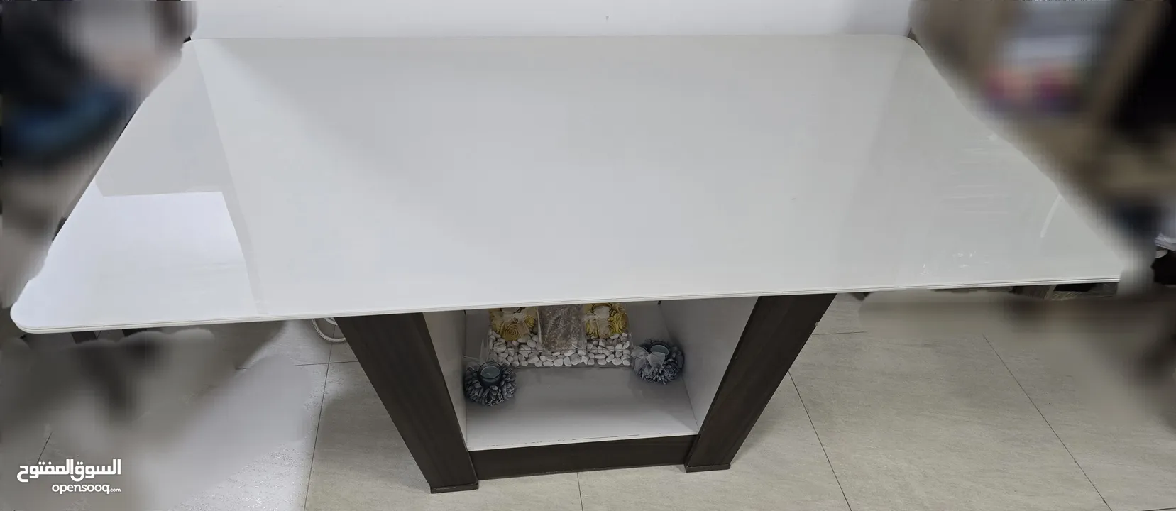 طاولة كبيرة وست كراسي و ثلاجة  Dinning table with 6 chairs , refrigerator