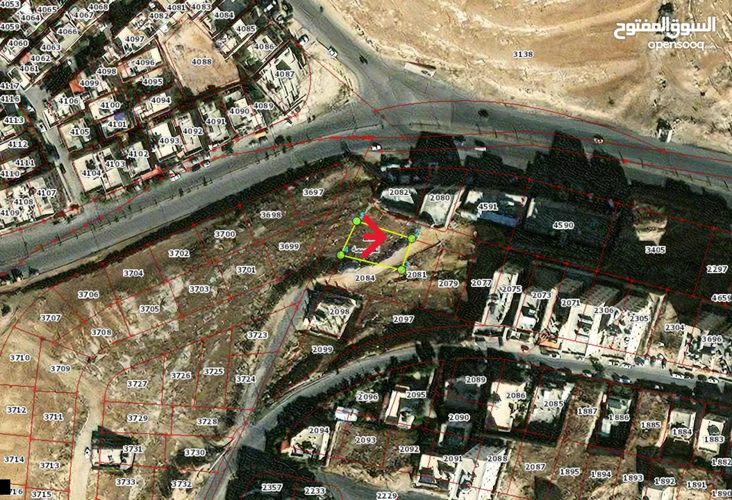 قطعة ارض تصلح اسكانات في منطقة مخدومة قر يبة من الشارع العام القويسمة