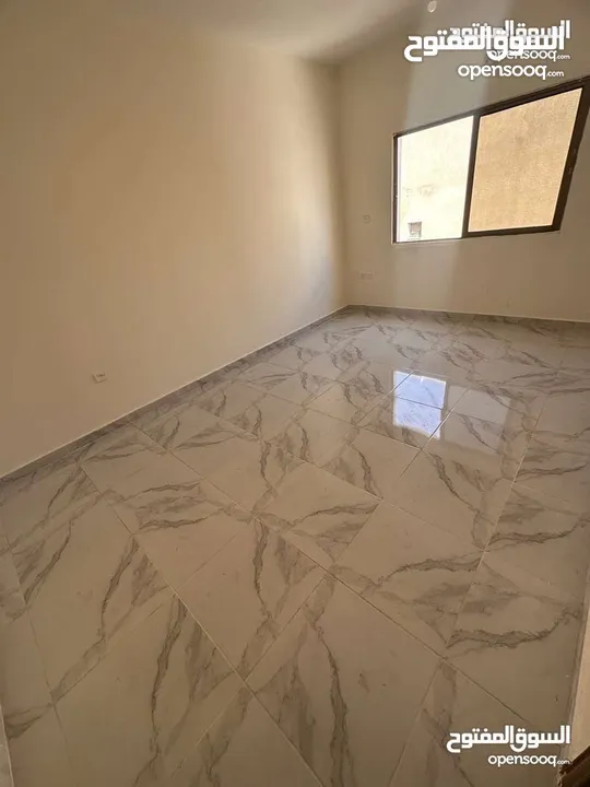 شقه للبيع في الثالثه جديده لم تسكن طابق ثاني شارع رئيسي مقابل السادسه اكمال المنشور في الأسفار