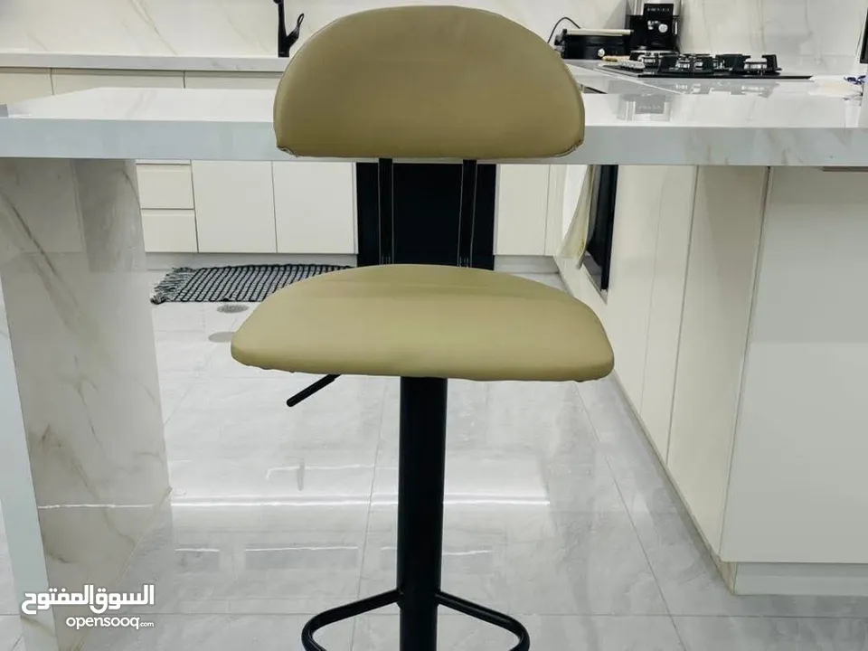 كراسي بار عالية أنيقة    متوفرة بعدة ألوان تناسب كل الأذواق  تصميم مريح وعصري