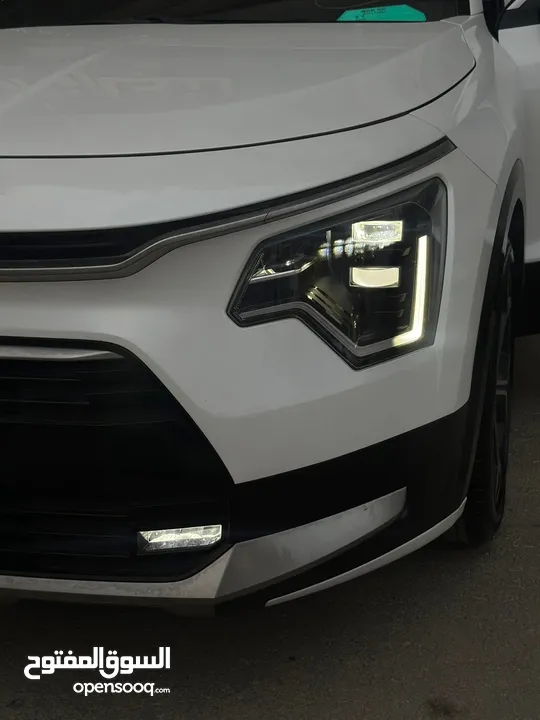 كيا نيرو لون ابيض