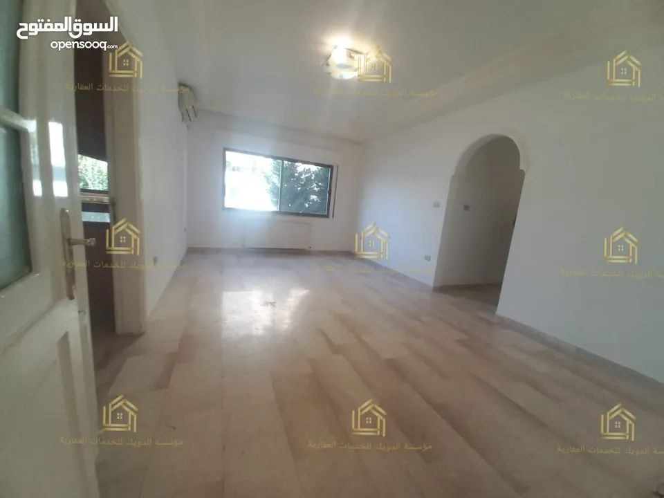 شقة فارغة للايجار دير غبار 200م