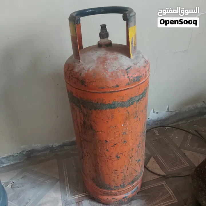 For Sale: Gas Cylinder   Full gas – with regulator – and hose  Delivery and installation av