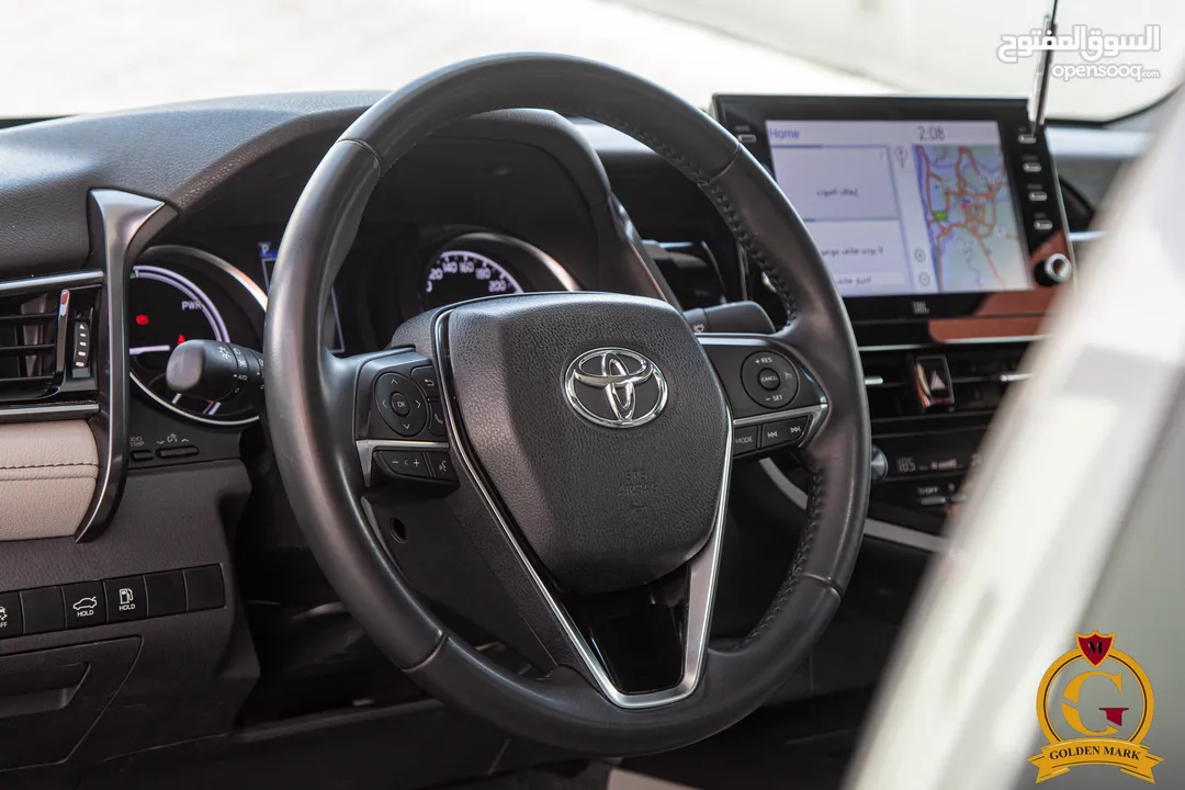 Toyota Camry Gle 2024  السيارة وارد و كفالة الشركة و قطعت 16,000 كيلو