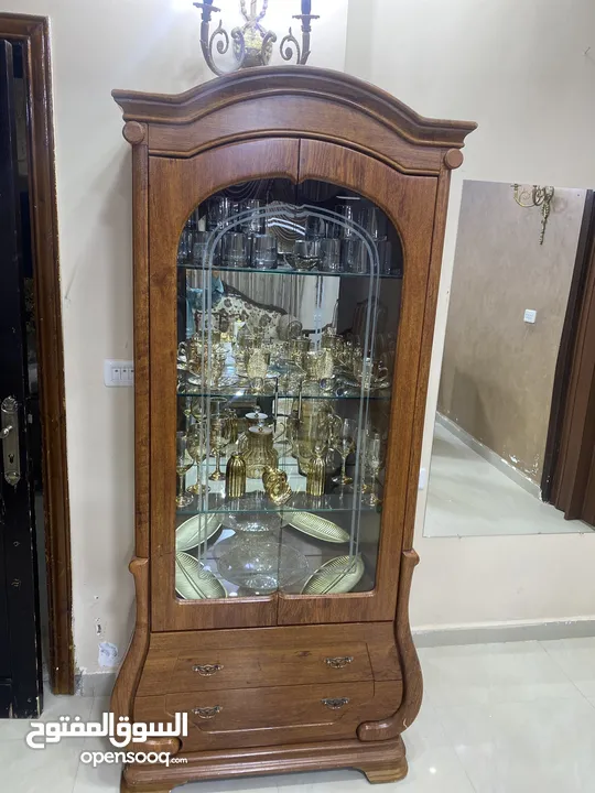 كنب ومطبخ للبيع مع برادي