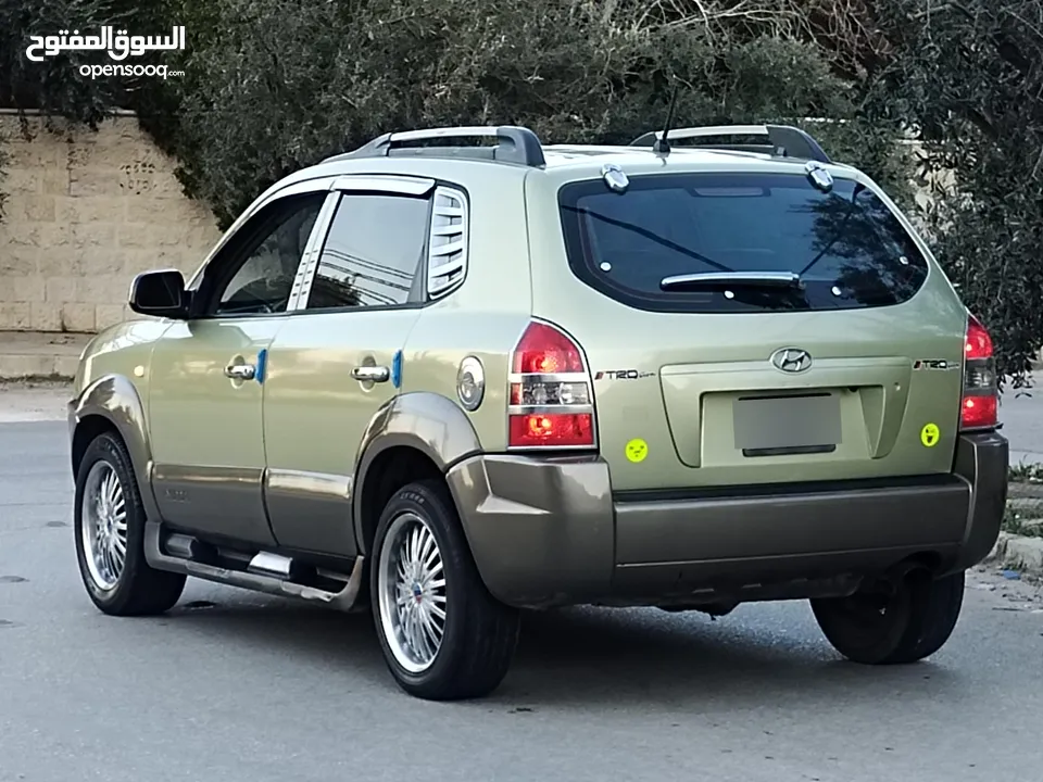 هونداي توسان 4x4 اوتوماتيك 2005 توب نظافة بسعرررر مميززز لون أخضر فاتح محرك 2000cc