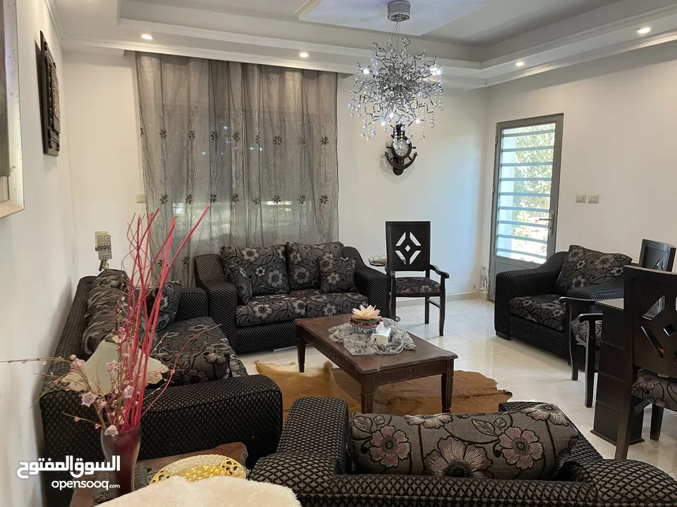طقم كنب + طاوله سفره مع 8 كراسي + بوفيه مع مرايه + 3 طاولات وسط