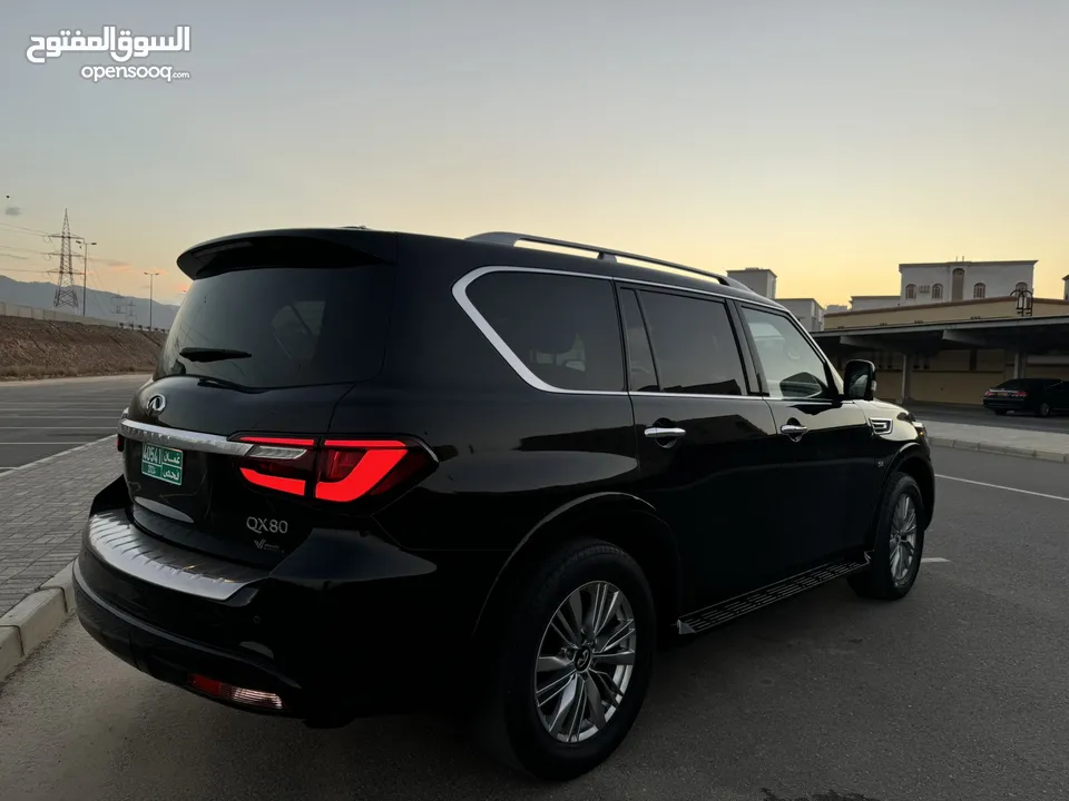 إنفينيتي Qx80 حادث بنفر الخلفي فقط