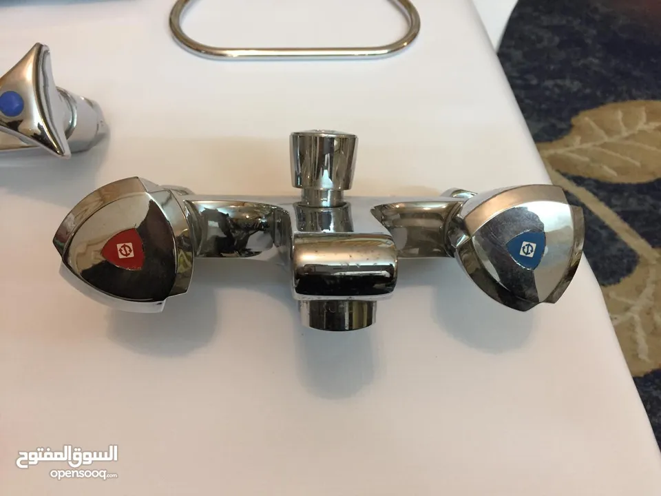 4 بطاريات دوش وحمام GROHE  و  KLUDI  المانيه  واكسوارات .