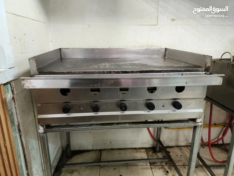 عدة مطعم للبيع