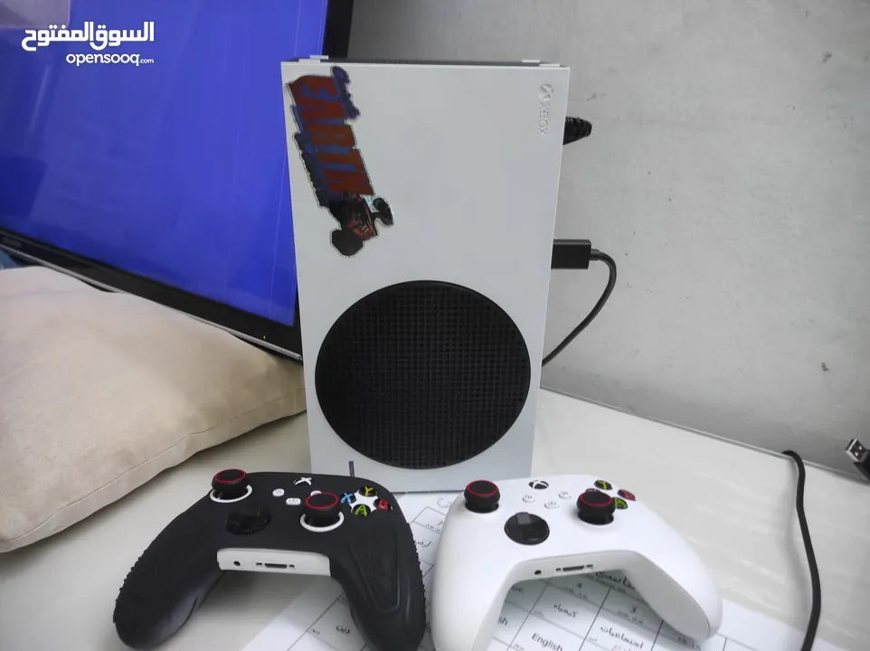 (الجهاز جبار بلالعاب وكلشي) xbox serious s بكفالته بتنتهي 2025 بشهر 5  ولا خدش  تب نظافة