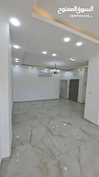 شقة مميزة بسعر العرض وسط طولكرم . وطابو مفروز للبنك
